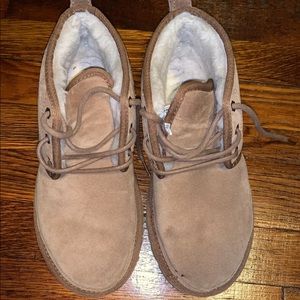 Ugg Neumel boots. ⚠️SOLD ON MERC. ⚠️
